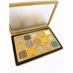 Natasha Denona YUCCA Eyeshadow Palette